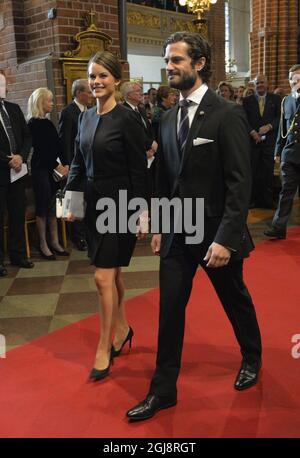 STOCKHOLM 2014-09-30 von links Prinz Carl Philip, seine Verlobte Sofia Hellqvis, wird vor der Eröffnung des Partliament am 30. September 2014 zum Chucrh-Gottesdienst in der Großen Kathedrale eintreffen. Foto: Henrik Montgomery / TT / Kod 10060 Stockfoto