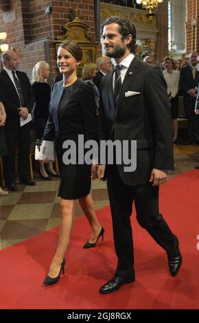 STOCKHOLM 2014-09-30 von links Prinz Carl Philip, seine Verlobte Sofia Hellqvis, wird vor der Eröffnung des Partliament am 30. September 2014 zum Chucrh-Gottesdienst in der Großen Kathedrale eintreffen. Foto: Henrik Montgomery / TT / Kod 10060 Stockfoto