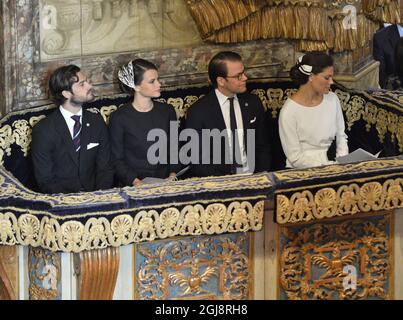 STOCKHOLM 2014-09-30 von links Prinz Carl Philip, seine Verlobte Sofia Hellqvist, Prinz Daniel und Kronprinzessin Victora während des Gottesdienstes in der Großen Kirche vor der Eröffnung des Parlaments am 30. September 2014. Foto: Henrik Montgomery / TT / Kod 10060 Stockfoto