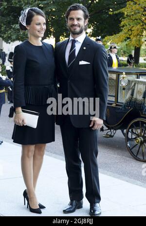 STOCKHOLM 2014-09-30 Sofia Hellqvist und Prinz Carl Philip während der Eröffnung des Parlaments in Stockholm, Schweden, 30. September 2014. Foto: Bertil Ericson / TT / Code 10000 Stockfoto