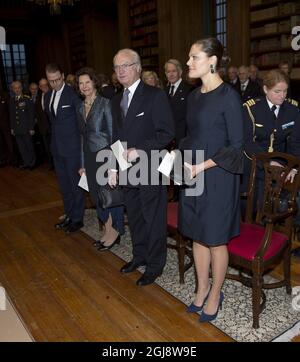 STOCKHOLM 20141110: Prinz Daniel, Königin Silvia, König Carl Gustaf und Kronprinzessin Victoria nehmen am Seminar „Schweden und 200 Jahre Frieden“ der Königlichen Akademie der Kriegswissenschaften und der Königlichen Akademie der Briefe im Königlichen Palast in Stockholm am 10. November 2014 Teil. Foto: Maja Suslin / TT / Kod 10300 Stockfoto