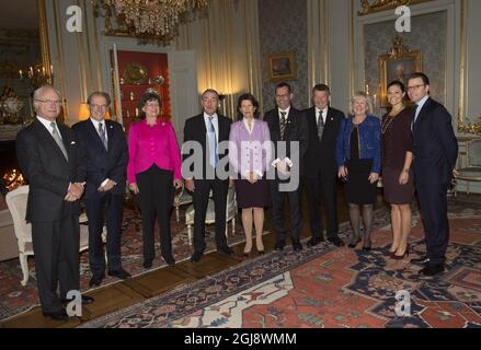 STOCKHOLM 20141118 König Carl Gustaf, Königin Silvia, Kronprinzessin Victoria und Prinz Daniel hielten ein Mittagessen für den ehemaligen Sprecher des Riksdag, per Westerberg, erste Stellvertreterin Susanne Eberstein, Kammerrichter Hans Eberstein, Zweiter Stellvertreter Ulf Holm und dritter Stellvertreter Jan Ertsborn mit seiner Frau Ulla im Königlichen Palast in Stockholm. Foto: Fredrik Sandberg / TT / Kod 10080 Stockfoto