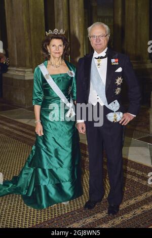 STOCKHOLM 20141118 Schwedens Königin Silvia und König Carl Gustaf beim königlichen Bankett am Dienstag im Stockholmer Schloss Foto: Henrik Montgomery / TT / Code 10060 Stockfoto