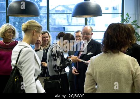 BORAS 2014-11-21 Kronprinzessin Victoria besuchte am 21. November 2014 das Textilmodezentrum der Universität in Boras, Schweden. Die Kronprinzessin schaute sich „intelligente Textilien“ an und nahm an einem Vortrag über den Konsum und das Recycling von Textilien Teil. Foto: Adam Ihse / TT / Kod 9200 Stockfoto