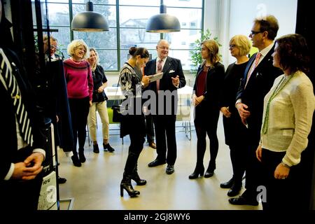 BORAS 2014-11-21 Kronprinzessin Victoria besuchte am 21. November 2014 das Textilmodezentrum der Universität in Boras, Schweden. Die Kronprinzessin schaute sich „intelligente Textilien“ an und nahm an einem Vortrag über den Konsum und das Recycling von Textilien Teil. Foto: Adam Ihse / TT / Kod 9200 Stockfoto