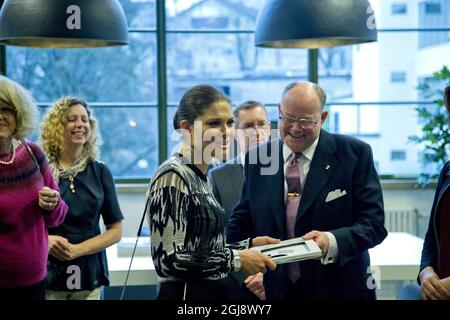 BORAS 2014-11-21 Kronprinzessin Victoria besuchte am 21. November 2014 das Textilmodezentrum der Universität in Boras, Schweden. Die Kronprinzessin schaute sich „intelligente Textilien“ an und nahm an einem Vortrag über den Konsum und das Recycling von Textilien Teil. Foto: Adam Ihse / TT / Kod 9200 Stockfoto