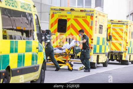 London, Großbritannien. September 2021. Ankunft im Royal London Hospital in East London. Der NHS ist stark belastet, da die Zahl der Covid-Fälle steigt und die Anzahl der Patienten, die behandelt werden müssen, stark ansteigt. Kredit: Mark Thomas/Alamy Live Nachrichten Stockfoto