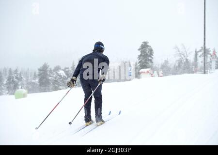 STOCKHOLM 20150111 Prinz Carl Philip wird während einer Pause auf der jährlichen Verteidigungskonferenz in Salen, Schweden, beim Skifahren gesehen, 12. Januar 2015 Foto: Sven Lindwall / EXP / TT / kod 7117 ** OUT SWEDEN OUT ** Stockfoto