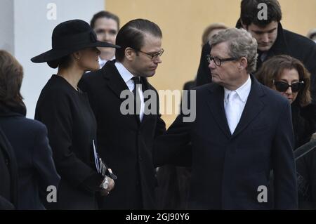 STOCKHOLM 2015-02-04 Kronprinzessin Victoria, Prinz Daniel und Jacob Wallenberg die Beerdigung des schwedischen Industriellen Peter Wallenberg in der Katarina-Kirche in Stockholm, Schweden, am 4. Februar 2015. Foto: Anders Wiklund / TT kod 10040 Stockfoto