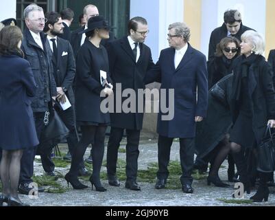STOCKHOLM 2015-02-04 Kronprinzessin Victoria, Prinz Daniel und Jacob Wallenberg die Beerdigung des schwedischen Industriellen Peter Wallenberg in der Katarina-Kirche in Stockholm, Schweden, am 4. Februar 2015. Foto: Anders Wiklund / TT kod 10040 Stockfoto