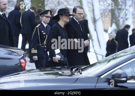 STOCKHOLM 2015-02-04 Kronprinzessin Victoria und Prinz Daniel bei der Beerdigung des schwedischen Industriellen Peter Wallenberg in der Katarina-Kirche in Stockholm, Schweden, am 4. Februar 2015. Foto: Anders Wiklund / TT kod 10040 Stockfoto