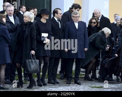 STOCKHOLM 2015-02-04 Kronprinzessin Victoria, Prinz Daniel und Jacob Wallenberg während der Beerdigung des schwedischen Industriellen Peter Wallenberg in der Katarina-Kirche in Stockholm, Schweden, am 4. Februar 2015. Foto: Anders Wiklund / TT kod 10040 Stockfoto