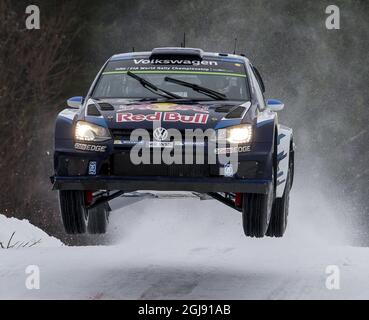 Sebastien Ogier/Julien Ingrassia aus Frankreich fahren ihren VW Polo WRC auf SS5 beim zweiten Lauf der FIA-Rallye-Weltmeisterschaft in Kirkenaer, Norwegen, am 13. Februar 2015. Foto: Micke Fransson / TT Stockfoto