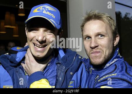 Der norwegische Rallyefahrer Petter Solberg aus dem Subaru-Team mit Teamkollege StŽphane Sarrazin Stockfoto