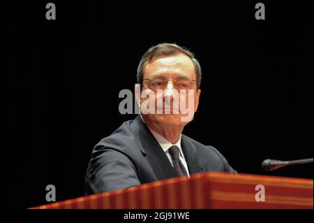 ROM, ITALIEN - 13. April 2011: Der italienische Premierminister Mario Draghi während der Pressekonferenz. Rom, Italien. Stockfoto