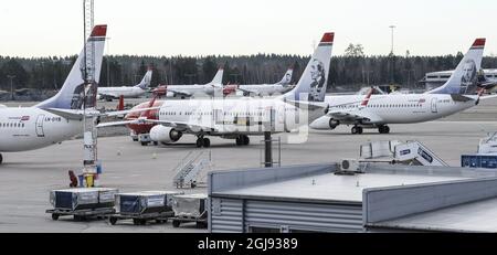 STOCKHOLM 20150305 parkte Boeing 737-800 Flugzeuge der Billigfluggesellschaft Norwegian am 5. März 2015 auf dem Flughafen Stockholm Arlanda. 650 Piloten, die von der Norwegian Air Norway (NAN) beschäftigt sind, sind auf Streikerdungsflügen in Norwegen, Schweden und Dänemark. Foto: Johan Nilsson / TT / ** SCHWEDEN AUS ** Stockfoto
