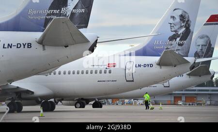 STOCKHOLM 20150305 parkte Boeing 737-800 Flugzeuge der Billigfluggesellschaft Norwegian am 5. März 2015 auf dem Flughafen Stockholm Arlanda. 650 Piloten, die von der Norwegian Air Norway (NAN) beschäftigt sind, sind auf Streikerdungsflügen in Norwegen, Schweden und Dänemark. Foto: Johan Nilsson / TT / ** SCHWEDEN AUS ** Stockfoto