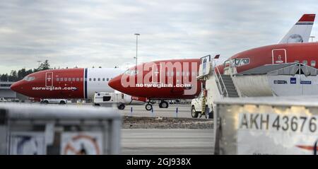 STOCKHOLM 20150305 parkte Boeing 737-800 Flugzeuge der Billigfluggesellschaft Norwegian am 5. März 2015 auf dem Flughafen Stockholm Arlanda. 650 Piloten, die von der Norwegian Air Norway (NAN) beschäftigt sind, sind auf Streikerdungsflügen in Norwegen, Schweden und Dänemark. Foto: Johan Nilsson / TT / ** SCHWEDEN AUS ** Stockfoto