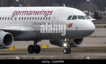 ARLANDA 2015-03-26 Ein Airbus 319 von Germanwings besteuert nach der Landung nach einem Flug von Hamburg zum Flughafen Stockholm Arlanda am 26. März 2015. Foto: Johan Nilsson / TT / Code 50090 Stockfoto