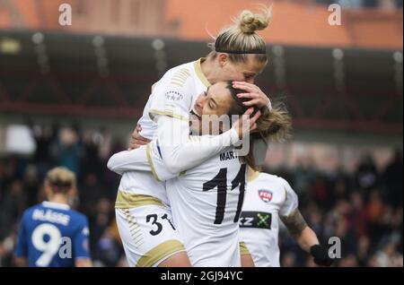 Marta Vieira da Silva, rechts, aus Rosengard feiert den Torreigen mit Mannschaftsgefährtin Anja Mittag beim UEFA Women's Champions League Viertelfinale zwischen Rosengard und Wolfsburg am Gamla IP in Malmö, Schweden, am 28. März 2015. Foto: Daniel Nilsson / TT / Code 30420 Stockfoto