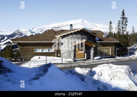 ARE, SCHWEDEN 2015-03-14 SwedenÂ´s und Paris St GermaineÂ´s Fußballstar  Zlatan Ibrahimovic und Frau Helena Segers neues Berghaus im Winterparadies  und alpinen Skigebiet Are, Nordschweden. Das Haus liegt in großer Höhe in  der