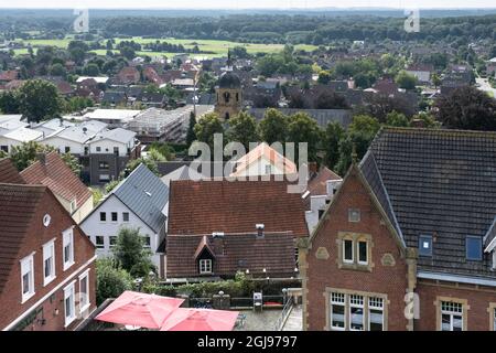 Luftaufnahme der Altstadt mit vielen Gebäuden mit rotem Dach in der deutschen Stadt Bad Bentheim Stockfoto