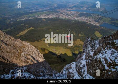 Gondelfahrt auf den Mt. Pilatus in Luzern, Schweiz. Stockfoto