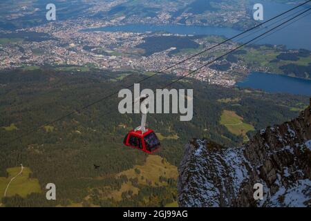 Gondelfahrt auf den Mt. Pilatus in Luzern, Schweiz. Stockfoto