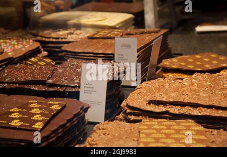 Schweizer Schokoladengeschäft in der Stadt Luzern, Schweiz. Stockfoto