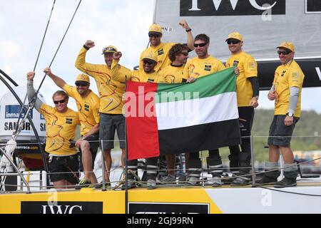 Gesamtsieger Abu Dhabi Ocean Racing Team mit dem britisch Ian Walker, 3. Links, feiert am 22. Juni die Ziellinie in Göteborg in Schweden. 2015, nach der neunten und letzten Etappe des Volvo Ocean Race von French Lorient nach Schwedenburg. Foto: Bjorn Larsson Rosvall / TT / Code 9200 Stockfoto