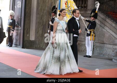 EXKLUSIV - Kronprinzessin Victoria und Prinz Daniel kommen zur Hochzeit von Prinz Carl Philip und Sofia Hellqvist in der Königlichen Kapelle in Stockholm, Schweden, 13. Juni 2015 Foto: Sören Andersson / TT kod 1037 Stockfoto