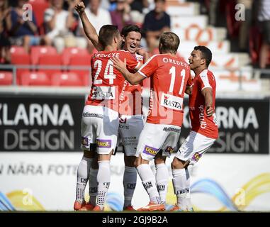 KALMAR 2015-07-17 Marcus Antonsson (2. Links) von Kalmar FF feiert das zweite Tor seiner Mannschaften beim schwedischen Fußballspiel in der ersten Liga gegen Falkenbergs FF in der Guldfageln Arena in Kalmar. Foto: Patric Soderstrom / TT / Code 10760 Stockfoto