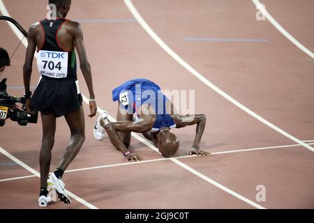 PEKING 20150822 der Brite Mohamed Farah reagierte nach dem Sieg im 10000-Meter-Finale der Männer während der IAAF-Weltmeisterschaft 2015 in Peking im Nationalstadion in Peking, China, am 22. August 2015. Foto: Jessica Gow / TT / Kod 10070 Stockfoto