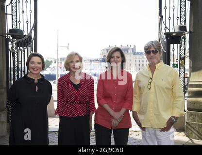 STOCKHOLM 2015-08-24 : Ingrid bergmanÂ´s vier Kinder Isabella Rossellini, Pia Lindstrom, Ingrid und Roberto Rossellini werden während einer Pressekonferenz am 24. August 2015 in Stockholm, Schweden, gesehen. Die Geschwister besuchen Stockholm zur Premiere der movieÂ Ich bin Ingrid' anlässlich des 100. Geburtstages der verstorbenen schwedischen Schauspielerin Ingrid Bergman. Foto: Maja Suslin / TT / Kod 10300 Stockfoto