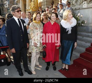 Die vier Kinder der Schauspielerin Ingrid Bergman (L-R) Roberto Rossellini, Ingrid Rossellini, Isabella Rossellini und Pia Lindstrom kommen am 24. August 2015 zur schwedischen Premiere des Dokumentarfilms „Ingrid Bergman: In ihren eigenen Worten“ anlässlich der Jubiläumsgala 100 zur Geburt der verstorbenen schwedischen Schauspielerin Ingrid Bergman. Foto: Christine Olsson / TT / Code 10430 Stockfoto