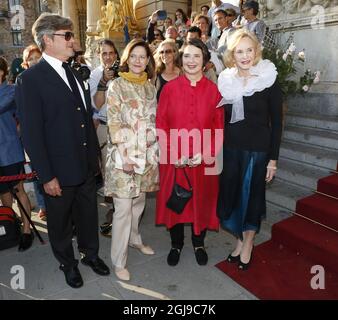 Die vier Kinder der Schauspielerin Ingrid Bergman (L-R) Roberto Rossellini, Ingrid Rossellini, Isabella Rossellini und Pia Lindstrom kommen am 24. August 2015 zur schwedischen Premiere des Dokumentarfilms „Ingrid Bergman: In ihren eigenen Worten“ anlässlich der Jubiläumsgala 100 zur Geburt der verstorbenen schwedischen Schauspielerin Ingrid Bergman. Foto: Christine Olsson / TT / Code 10430 Stockfoto