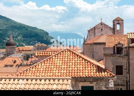 Kroatien, Dubrovnik. Ummauerte Altstadt. Dubrovnik Kathedrale und St. Ignatius Kirche. Stockfoto