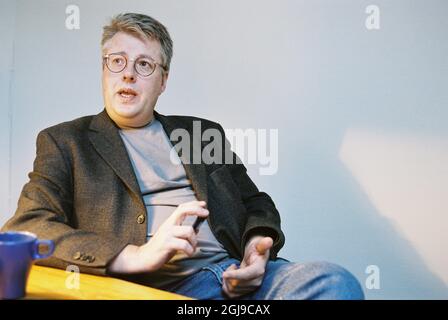 *Datei-Bild im Zusammenhang mit der Veröffentlichung des neuen Jahrtausendbuches August 27* STOCKHOLM 2004-11-02 Schwedischer Journalist und Autor stieg Larsson. Stieg Larsson starb 2004 im Alter von 50 Jahren an einem Herzinfarkt. Seine drei Thriller, die unveröffentlicht wurden, als er starb, "Men who hasse Women", 2005 , "The girl who played with Fire", 2006 und "The air Castle that explodierte", 2007 sind alle Bestseller in Schweden und in mehreren anderen Ländern. Foto: Britt-Marie Trensmar / SCANPIX Code 36710 Stockfoto