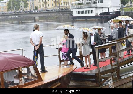 KARLSTAD 2015-08-26 Prinz Carl Philip und Prinzessin Sofia werden während ihres Besuchs in Karlstad, Schweden, am 27. August 2015 gesehen. Das Fürstenpaar ist zum ersten Mal als Herzog und Herzogin der Varmland in ihrer Heimatgrafschaft. Foto Jonas Ekstromer / TT / kod 10030 Stockfoto