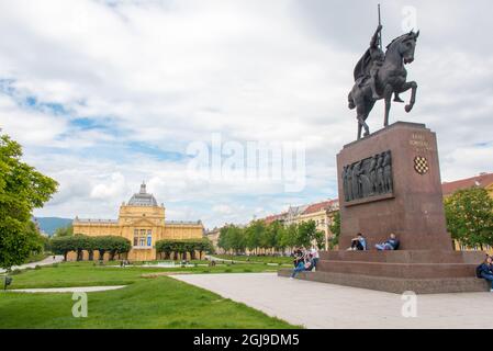 Europa, Kroatien, Zagreb. König Tomislav Platz, erster König von Kroatien. Art Pavilion älteste Galerie in Südosteuropa Stockfoto