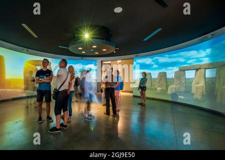 Ausstellungen im Stonehenge Neolithikum, Salisbury Plain, Salisbury, Wiltshire, England. (Nur Für Redaktionelle Zwecke) Stockfoto