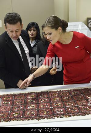 LIMA 20151019 Kronprinzessin Victoria und Prinz Daniel bei einem Besuch im Archäologiemuseum in Lima Peru, 19. Oktober 2016 das Paar der schwedischen Kronprinzessin ist zu einem fünftägigen Besuch in Peru und Kolumbien unterwegs Foto Jonas Ekstromer / TT / kod 10030 Stockfoto