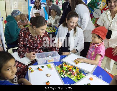 LIMA 2015-10-20 Kronprinzessin Victoria und Prinz Daniel bei einem Besuch auf der Kinderabteilung des Nationalen Krebsinstituts in Lima, Peru, am 20. Oktober 2015. Das Paar der schwedischen Kronprinzessin ist zu einem fünftägigen Besuch in Peru und Kolumbien unterwegs. Foto: Sven Lindwall / EXP / TT / Kod: 7117 ** AUS SCHWEDEN HERAUS** Stockfoto