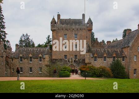 Cawdor Castle liegt inmitten von Gärten in der Gemeinde Cawdor in Nairnshire, Schottland. Seit dem 14. Jahrhundert ist es das Stammhaus der Familie Campbell Stockfoto