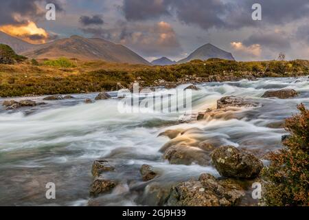 Verzauberte Gewässer der Sligachan Old Bridge. Isle of Skye. Schottland. Stockfoto