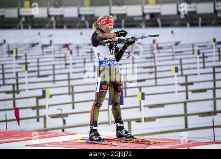 Die deutsche Franziska Hildebrand ist am 6. Dezember 2015 beim 10-km-Verfolgungsrennen der Frauen beim IBU Biathlon World Cup in Ostersund, Schweden, in Aktion. Foto: Christine Olsson / TT / Code 10430 Stockfoto