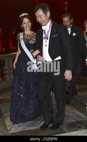 STOCKHOLM 2015-12-10 Prinzessin Sofia und der Physik-Preisträger Takaaki Kajita aus Japan verlassen das Nobelbankett im Rathaus von Stockholm. Foto: Fredrik Sandberg / TT / Kod 10080 Stockfoto