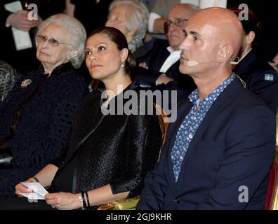 STOCKHOLM 2016-01-27 Kronprinzessin Victoria und Micael Bindefeld während der Verleihung von Stipendien der Micael Bindefeld-Stiftung in Erinnerung an den Holocaust an der Königlichen Oper in Stockholm. Foto: Anders Wiklund / TT / Kod 10040 Stockfoto