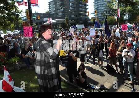 Vancouver, Kanada. September 2021. Am 8. September 2021 protestieren einige hundert Menschen im Rathaus von Vancouver, British Columbia (BC), um gegen die obligatorischen Impfstoffe in einigen Berufen und die medizinische Apartheid zu protestieren, die am 13. September in Kraft treten, wenn ein Impfpass für den Zugang zu bestimmten Orten in der Provinz erforderlich sein wird. Foto von Heinz Ruckemann/UPI Credit: UPI/Alamy Live News Stockfoto