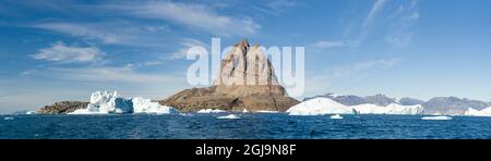 Die Stadt Uummannaq, nordwestlich von Grönland, liegt auf einer Insel im Uummannaq Fjordsystem. Stockfoto